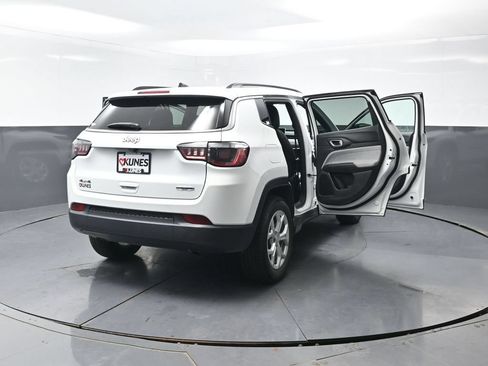 Used 2024 Jeep Compass Latitude AWD/4WD image 58