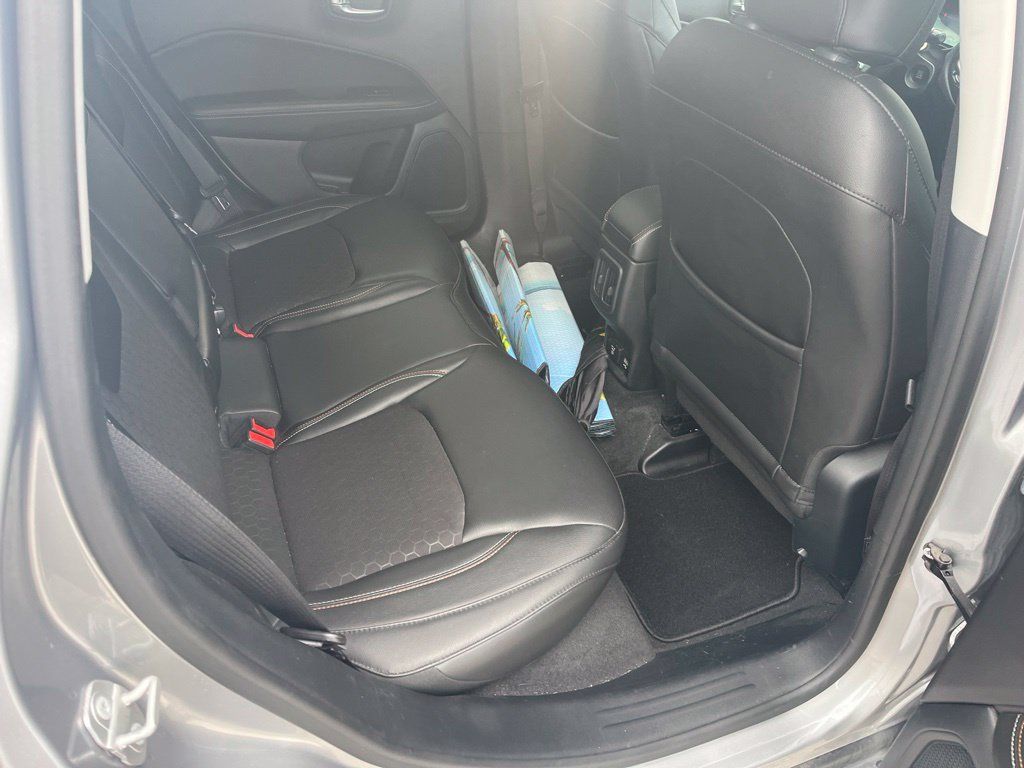 Used 2018 Jeep Compass Latitude w/ Popular Equipment Group FWD image 7