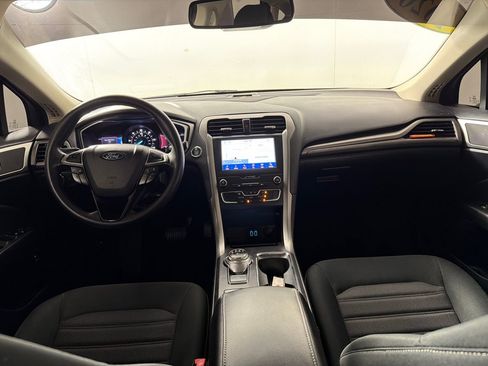 Used 2020 Ford Fusion SE FWD image 24