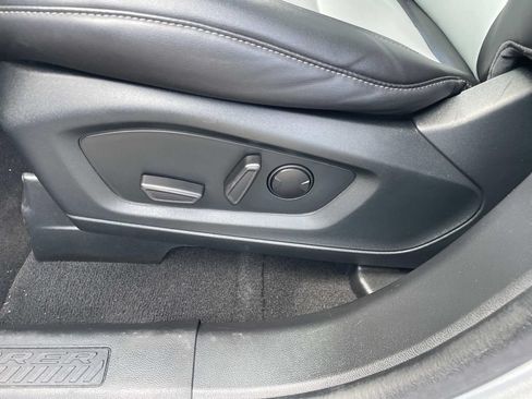 Used 2023 Ford Explorer XLT w/ Equipment Group 202A AWD/4WD image 18