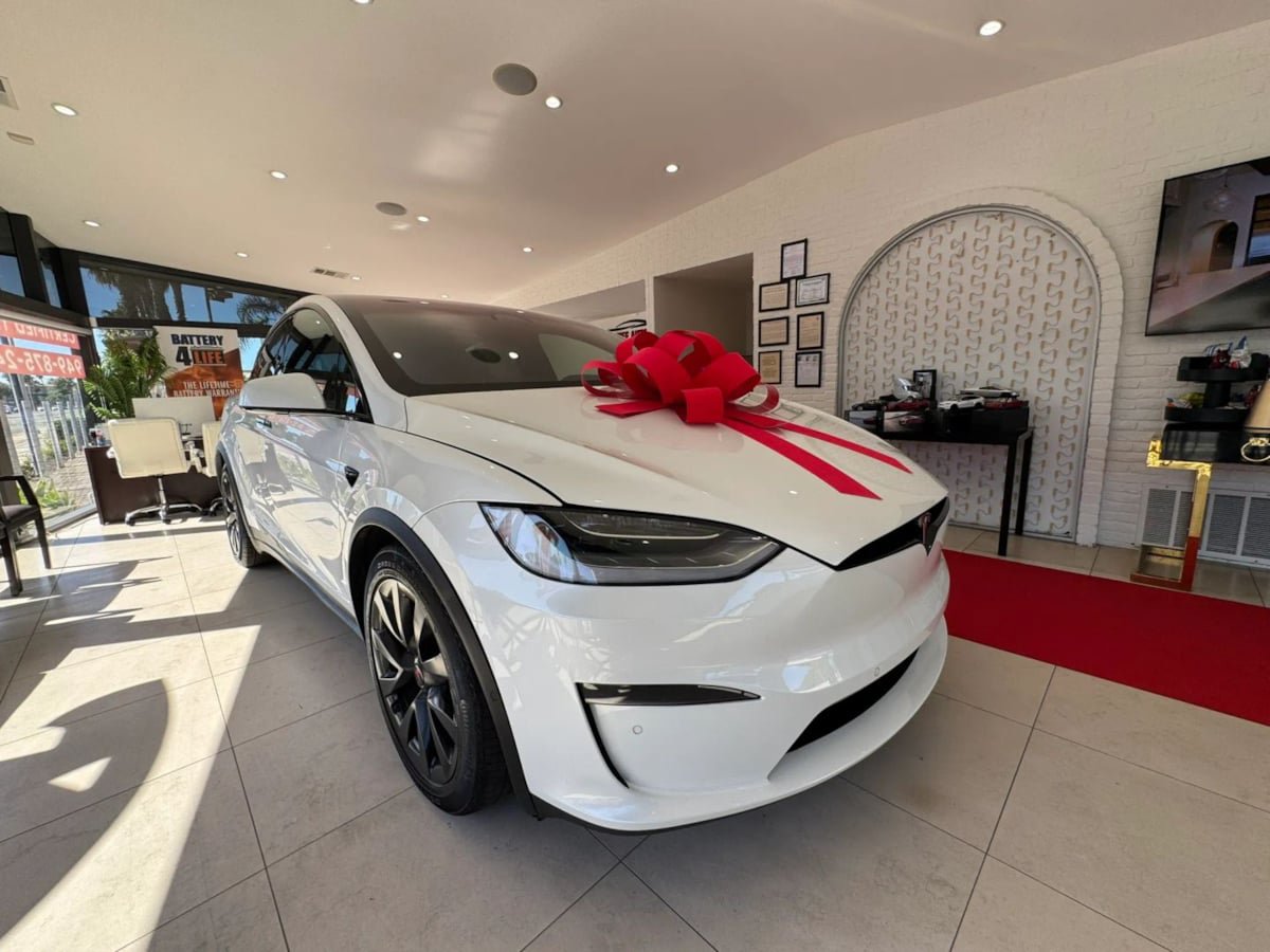 Used 2022 Tesla Model X AWD/4WD image 12