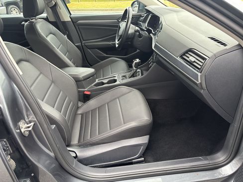 Used 2024 Volkswagen Jetta SE FWD image 17