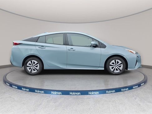 Used 2017 Toyota Prius Four image 5