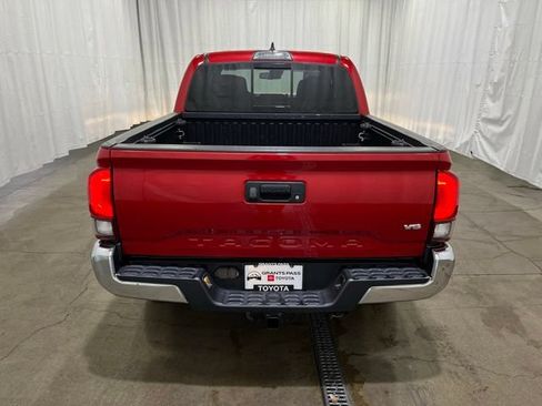 Certified 2019 Toyota Tacoma TRD Off-Road AWD/4WD image 5