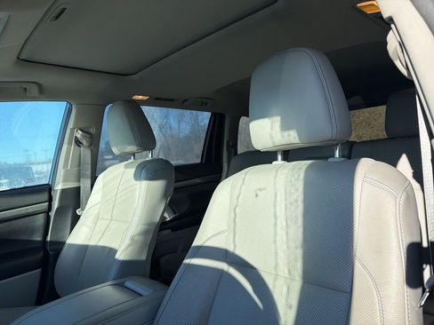 Used 2019 Toyota Highlander Limited image 9
