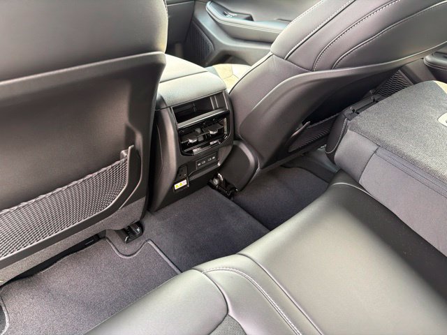 New 2026 Jeep Grand Cherokee Altitude AWD/4WD image 8