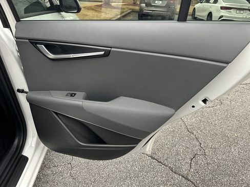 Used 2023 Kia Niro EX Touring image 19