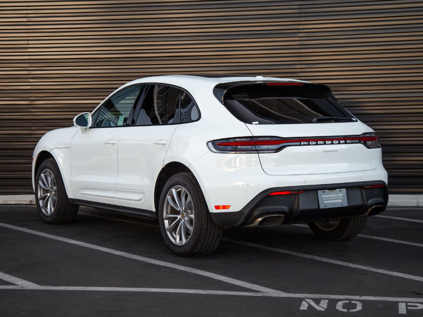 Certified 2026 Porsche Macan AWD/4WD image 3