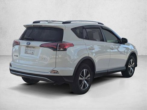 Used 2018 Toyota RAV4 XLE FWD image 5