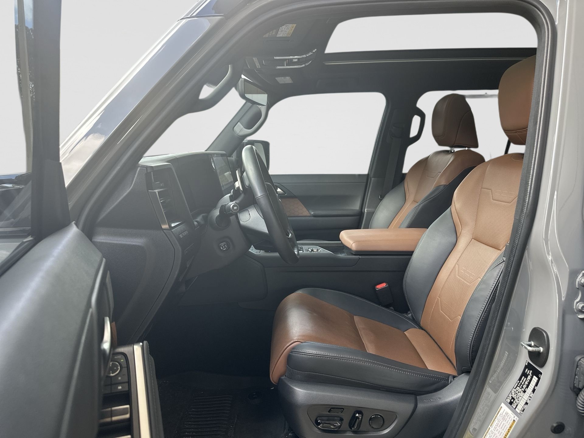 Used 2024 Lexus GX 550 w/ Cold Area Package AWD/4WD image 2