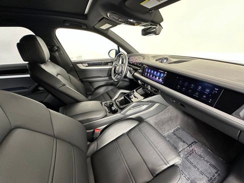 Certified 2026 Porsche Cayenne E-Hybrid AWD/4WD image 43