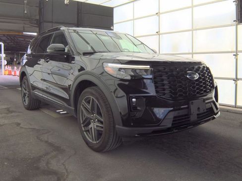 Used 2025 Ford Explorer ST-Line w/ ST-Line Street Pack AWD/4WD image 3