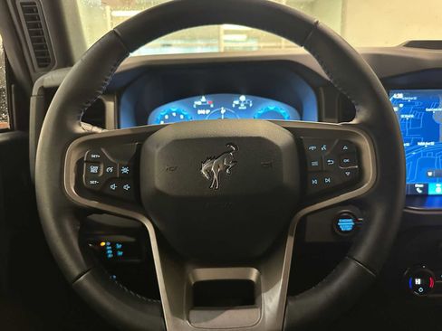 Used 2025 Ford Bronco Big Bend w/ Black Diamond Package image 12