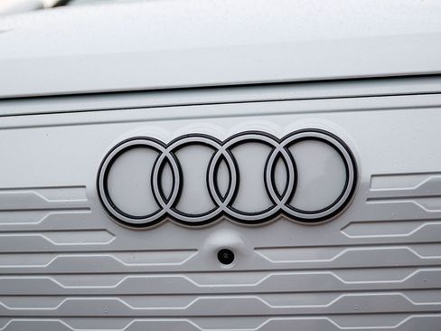 Certified 2025 Audi Q6 e-tron Premium Plus w/ Premium Plus image 13