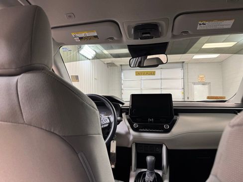 Used 2025 Toyota Corolla Cross L image 20