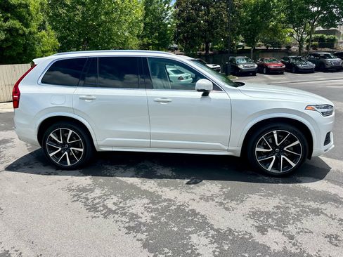 Used 2022 Volvo XC90 T6 Momentum w/ Advanced Package AWD/4WD image 4