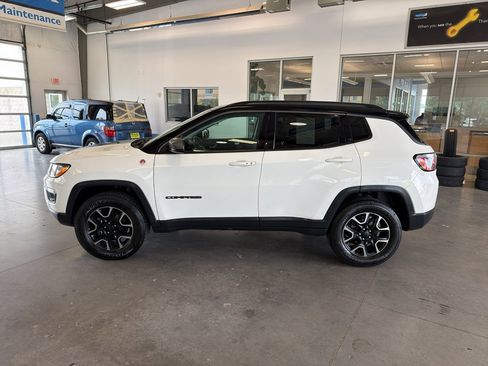 Used 2019 Jeep Compass Trailhawk AWD/4WD image 2