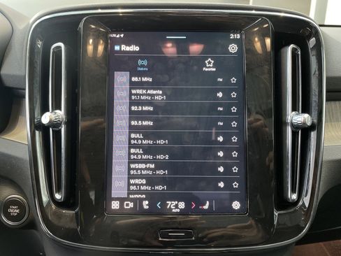 Used 2025 Volvo XC40 B5 Plus image 25