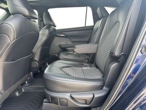 Used 2024 Toyota Highlander XSE AWD/4WD image 18