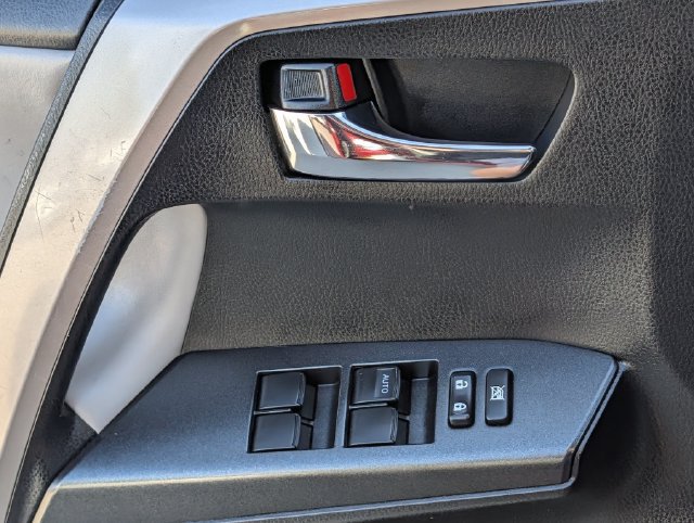 Used 2018 Toyota RAV4 XLE FWD image 24