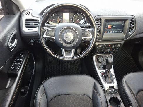 Used 2020 Jeep Compass Latitude image 11