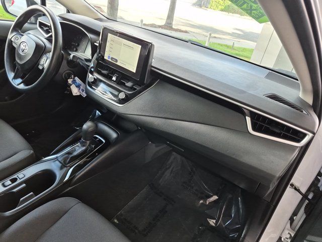 Used 2025 Toyota Corolla LE FWD image 6
