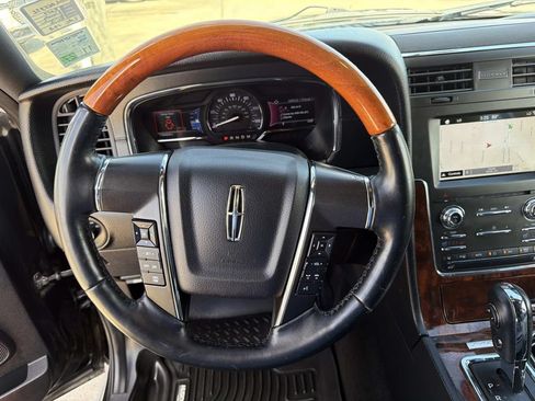Used 2017 Lincoln Navigator Select RWD image 23