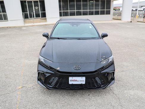 Used 2025 Toyota Camry XSE FWD image 4