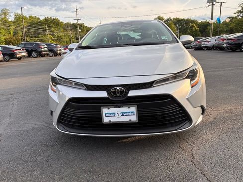 Used 2024 Toyota Corolla LE FWD image 2
