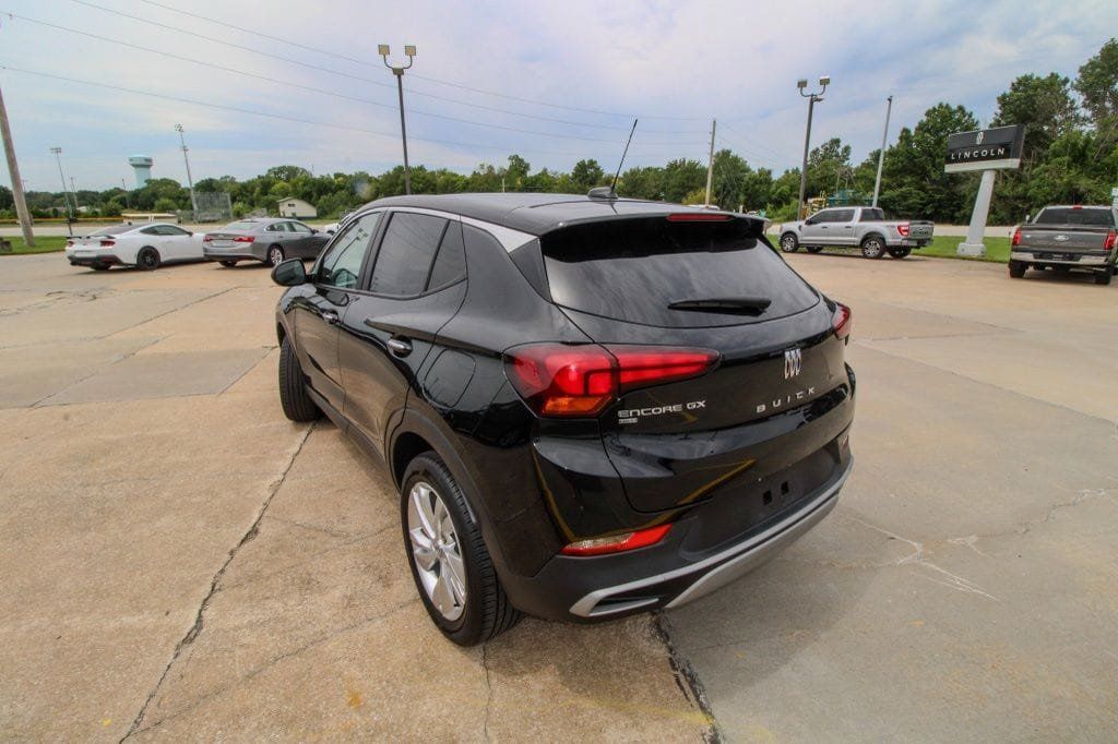 Used 2025 Buick Encore GX Preferred AWD/4WD image 4