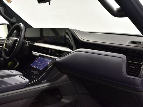 Used 2026 INFINITI QX80 4WD w/ Sport Exterior Package image 33