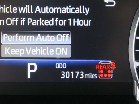 Used 2024 Toyota Highlander XLE FWD image 16