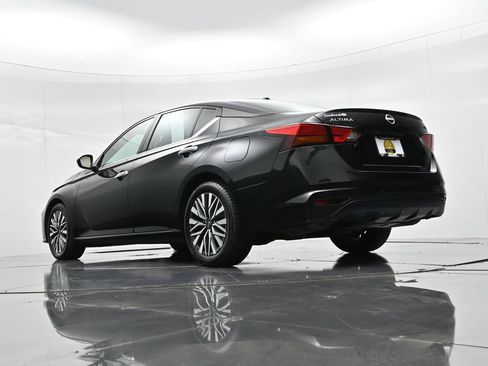 Used 2024 Nissan Altima 2.5 SV FWD image 18