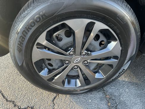 Certified 2025 Chevrolet Trax LS image 8