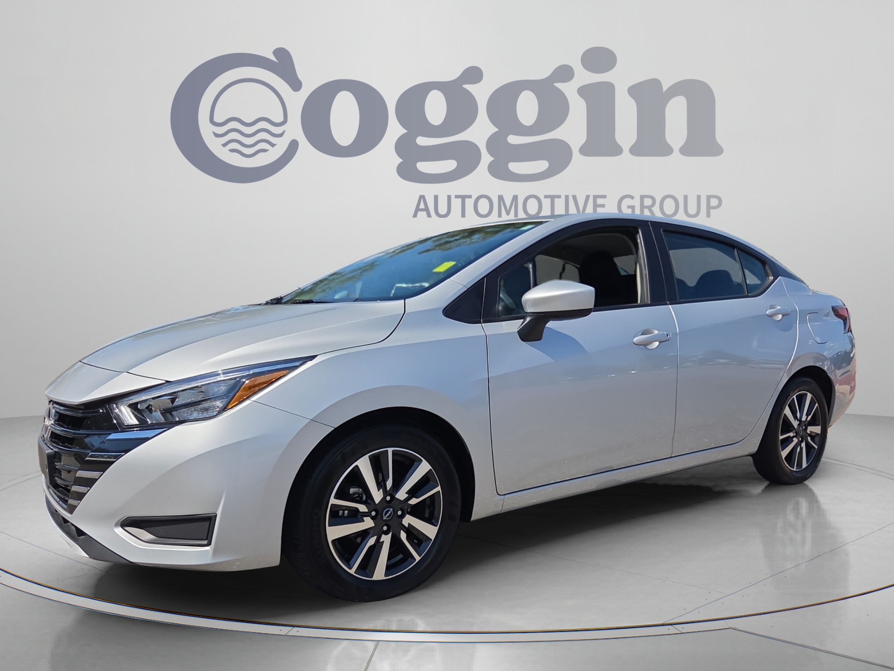 Used 2025 Nissan Versa SV FWD image 1
