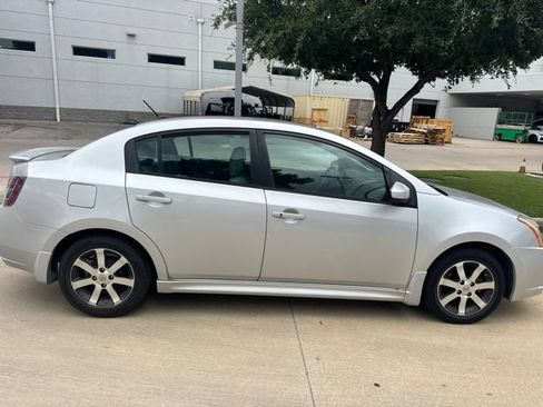 Used 2011 Nissan Sentra 2.0 SR w/ Special Edition Pkg FWD image 2