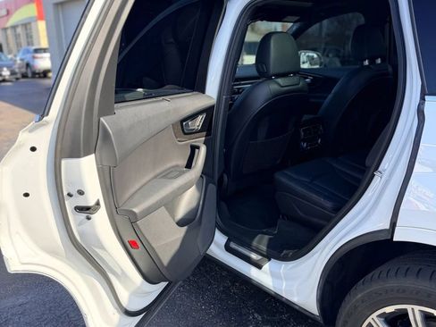 Used 2017 Audi Q7 3.0T Premium Plus w/ Premium Plus Package AWD/4WD image 10