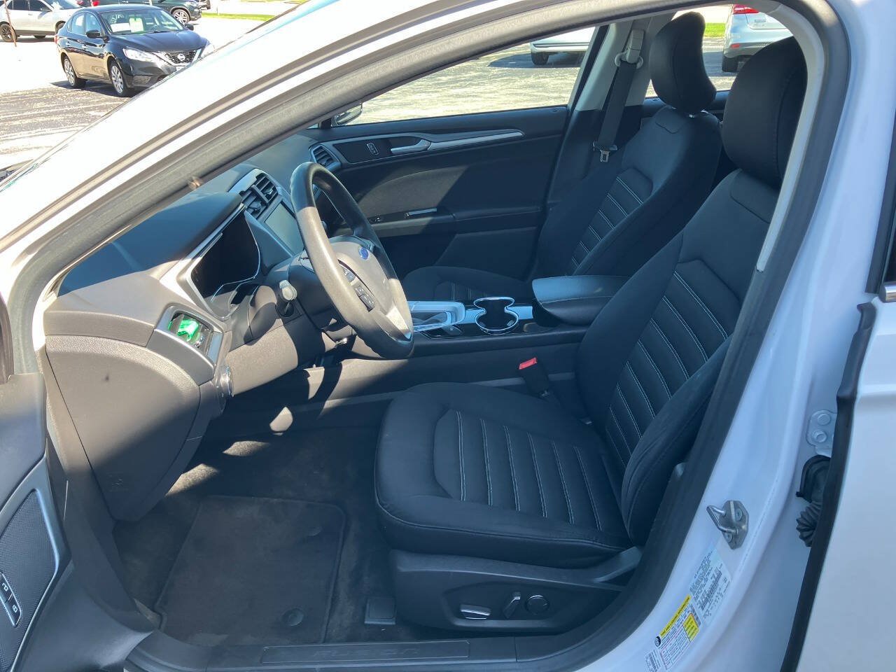 Used 2015 Ford Fusion SE FWD image 10