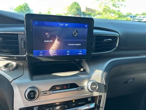 Used 2021 Ford Explorer XLT w/ Equipment Group 202A AWD/4WD image 9