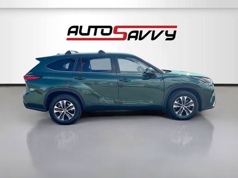 Used 2023 Toyota Highlander XLE w/ Protection Package #3 (TMS) FWD image 8