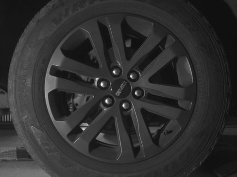 Used 2019 GMC Canyon SLE w/ Elevation Edition image 12