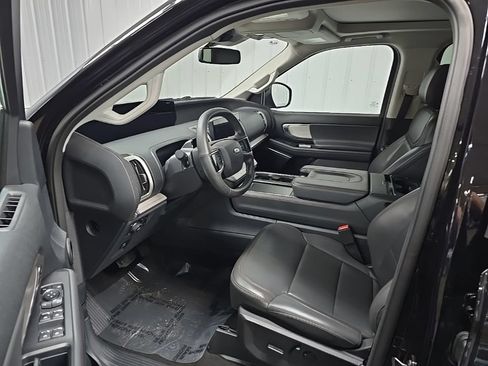 Certified 2025 Ford Expedition Active AWD/4WD image 33
