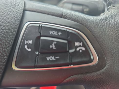 Used 2015 Ford Focus SE w/ Equipment Group 201A FWD image 16