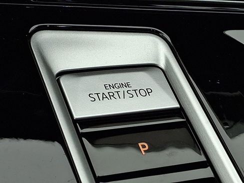 Certified 2025 Volkswagen Atlas SEL Premium R-Line image 25