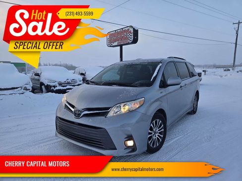 Used 2018 Toyota Sienna XLE image 1