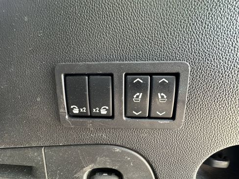 Used 2015 Chevrolet Tahoe LTZ AWD/4WD image 39