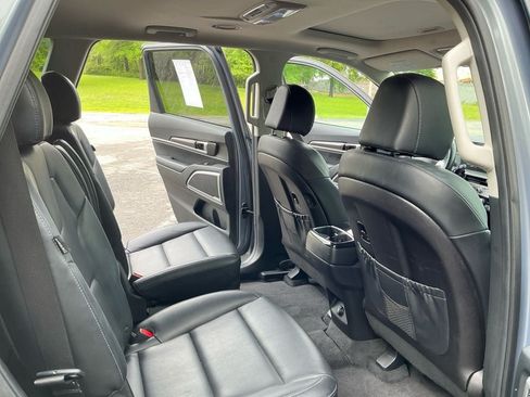 Used 2025 Kia Telluride S FWD image 23