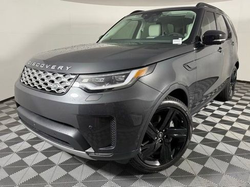 Used 2025 Land Rover Discovery S image 2