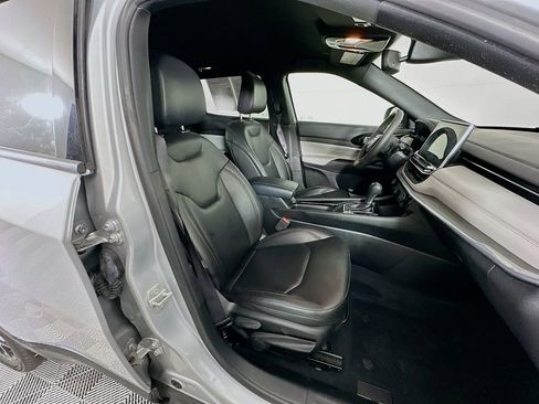 Certified 2024 Jeep Compass Limited image 38