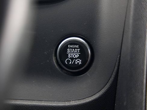 Used 2013 Dodge Challenger SXT RWD image 28